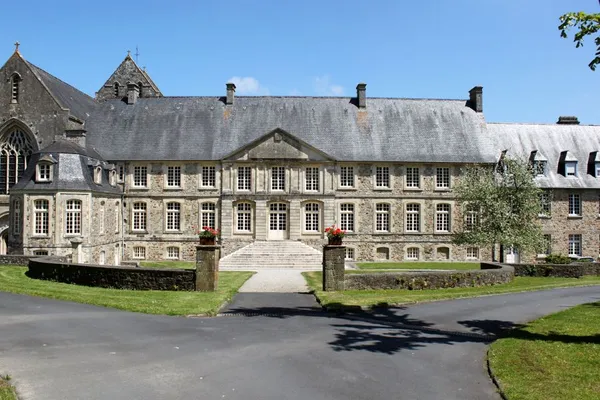 Visite guidée de l'abbaye Sainte-Marie-Madeleine Postel