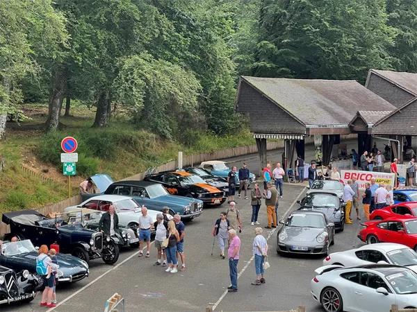 Exposition de véhicules anciens, sportifs ou prestigieux : « Cars & Coffee »