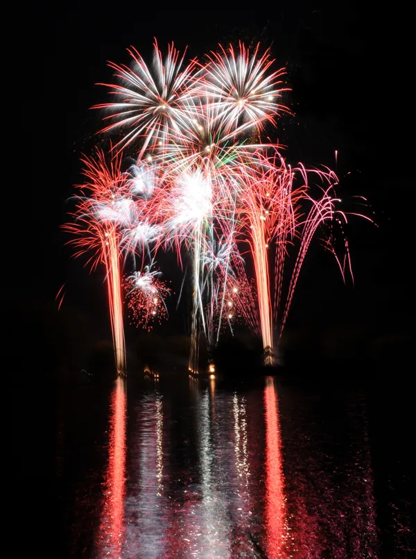 [Feu d'artifice]