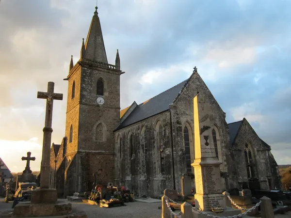 Visite guidée : "A l’ombre des clochers : l’église et le manoir La Maison, Teurthéville-Bocage"