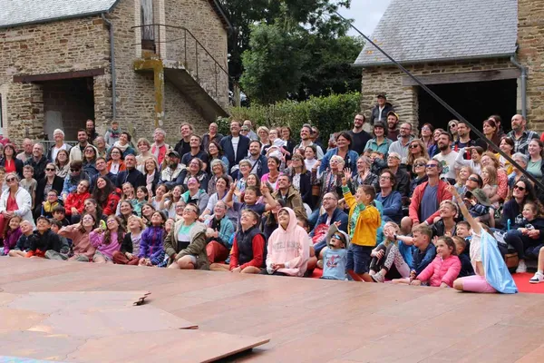 Festival des arts de la rue Les Pieds dans les Etoiles à Seulline