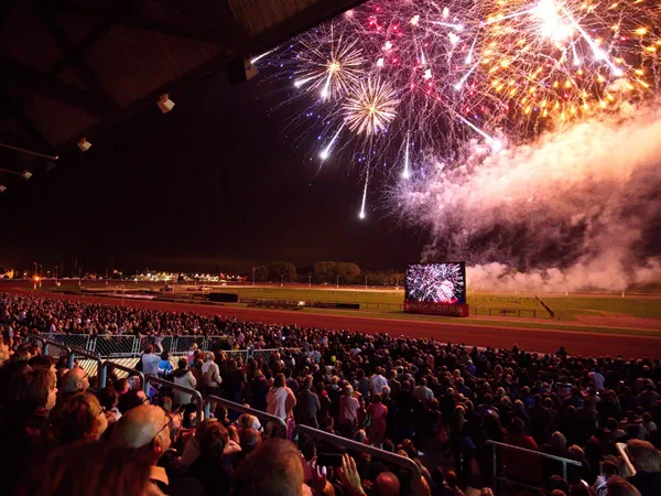Feu d'artifice à l'hippodrome