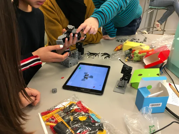 Atelier enfant : Initiation à la brodeuse numérique