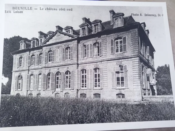 Projection de cartes postales et photos anciennes sur Bieville-Beuville