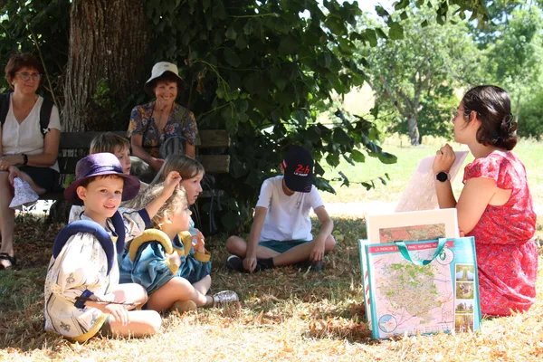 Histoire d'apprendre : visite guidée costumée pour enfants du manoir de Courboyer