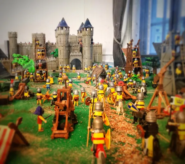 Les Playmobil prennent leur quartier d'été à l'Abbaye aux Dames !