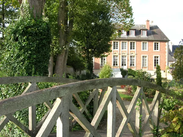 Pont-l'Évêque au fil des ses jardins