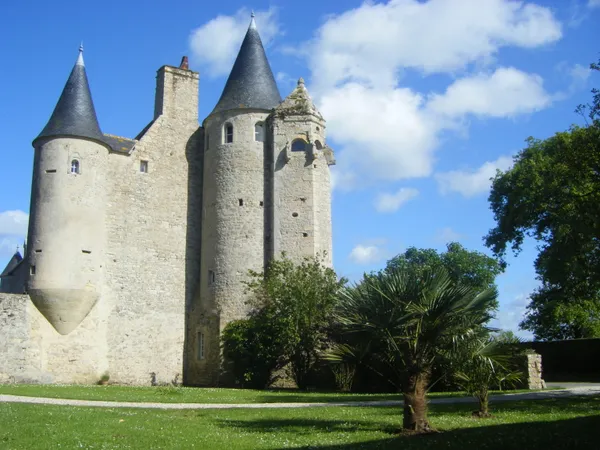 Visite des extérieurs du manoir du Vaumicel