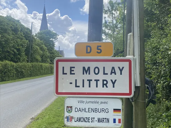 Visite guidée : La Normandie avec Lucie ! Le Molay-Littry d'hier à aujourd'hui !