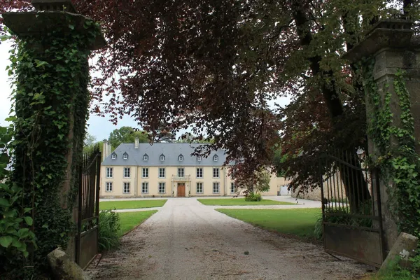 Visite guidée : "A l’ombre des clochers : l’église Notre-Dame et le château de Rochemont", Ruffosses