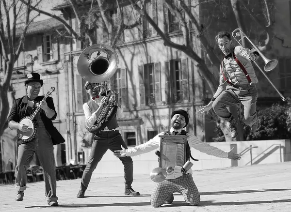 Fanfare The Yellbows