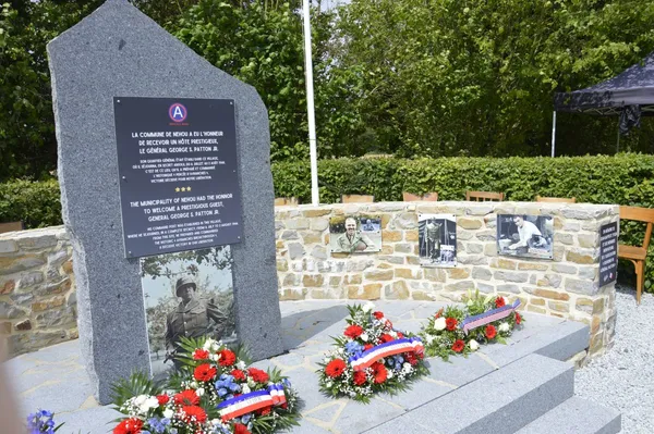 Cérémonie en hommage au général Patton et au soldats de la IIIe armée US