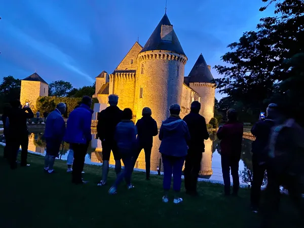 Le Château de Colombières illuminé pour Pierres en Lumières