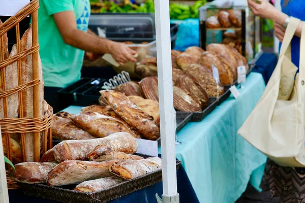 Marché dominical estival de Clécy