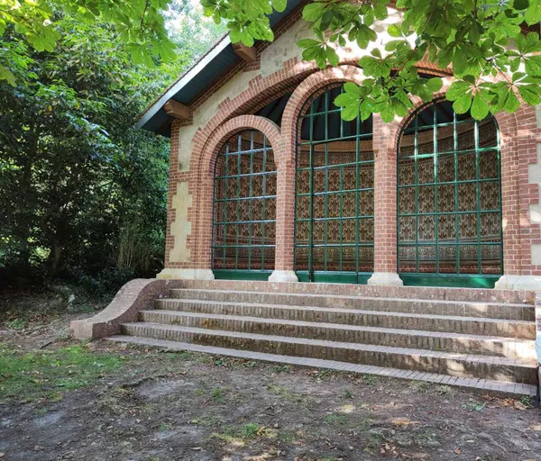Quand la pierre se souvient, la lumière raconte (Pierres en Lumière)