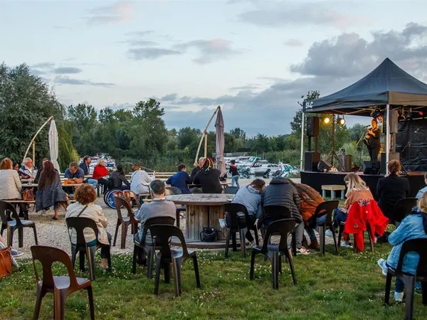 Concert Hop corner