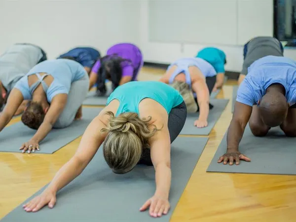 Yoga au centre d'art