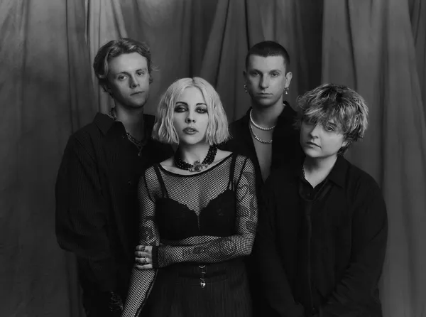 PALE WAVES