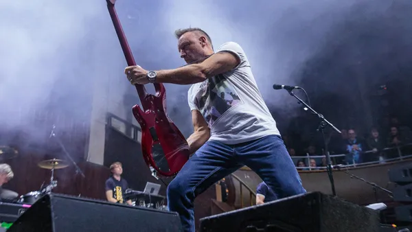 PETER HOOK & THE LIGHT : - PETER HOOK & THE LIGHT: A JOY DIVISION CELEBRATION