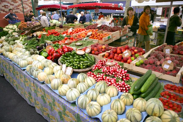 Marché des produceurs locaux à Lagorce