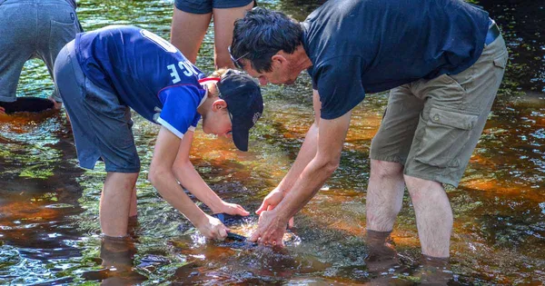 Initiation à l'orpaillage : Apprentis chercheurs d’or à Cussac-sur-Loire