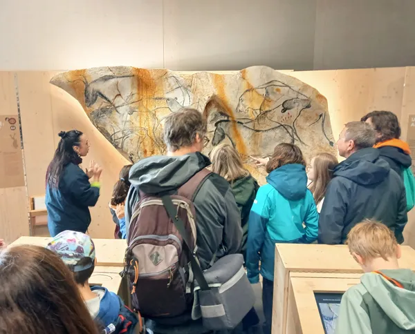 Visite flash de l'exposition "Grotte Chauvet, l'Aventure Scientifique" à la Grotte Chauvet 2