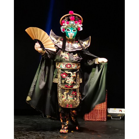 Spectacle de magie par LAO MI