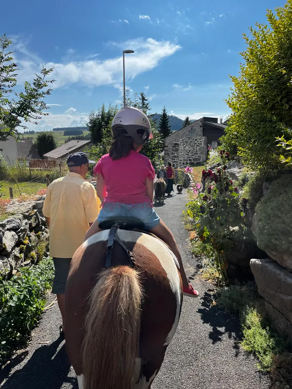 Balade à poney tenu en longe