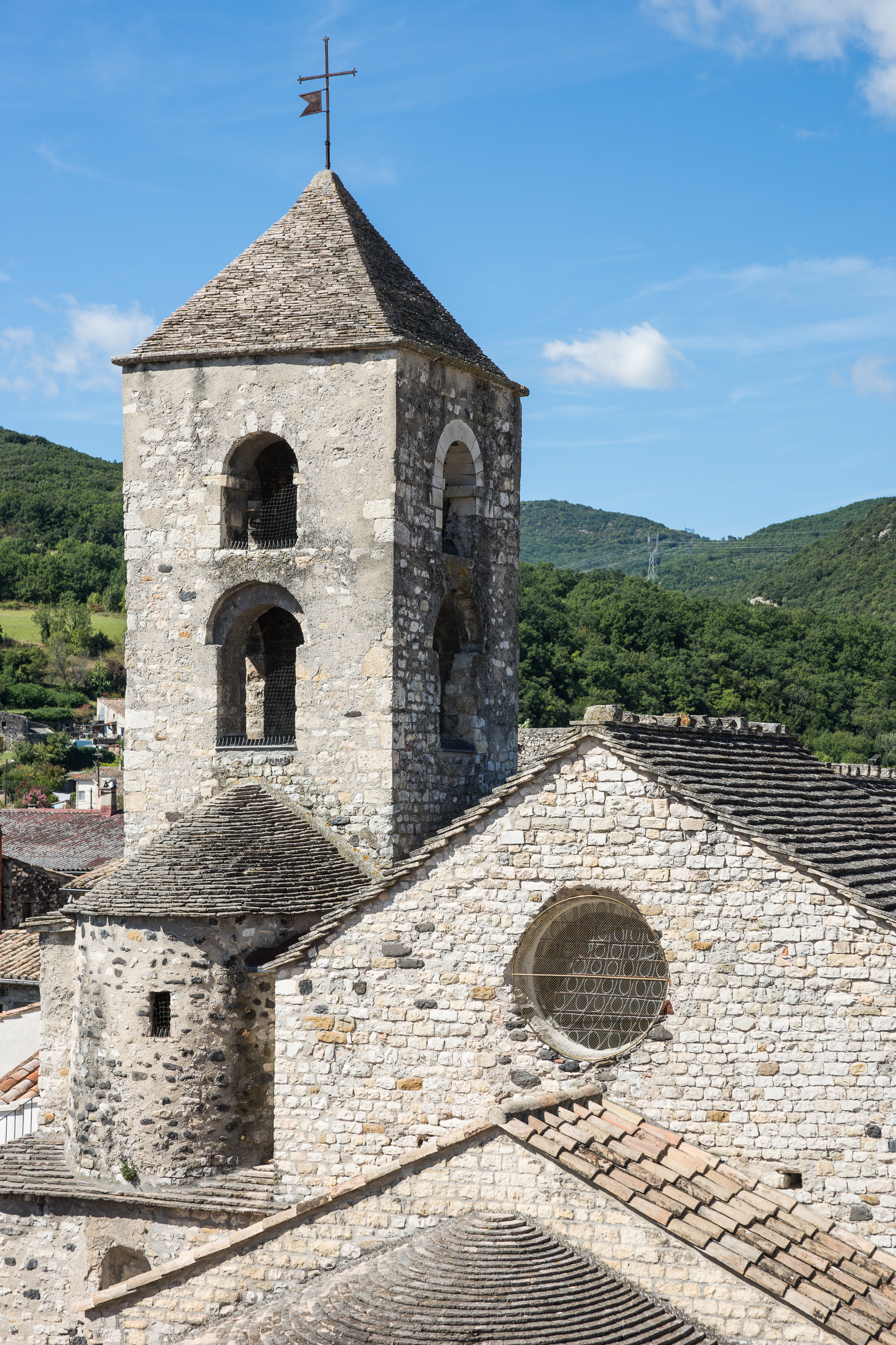 Visite à la lampe torche de l'ancienne église de Meysse