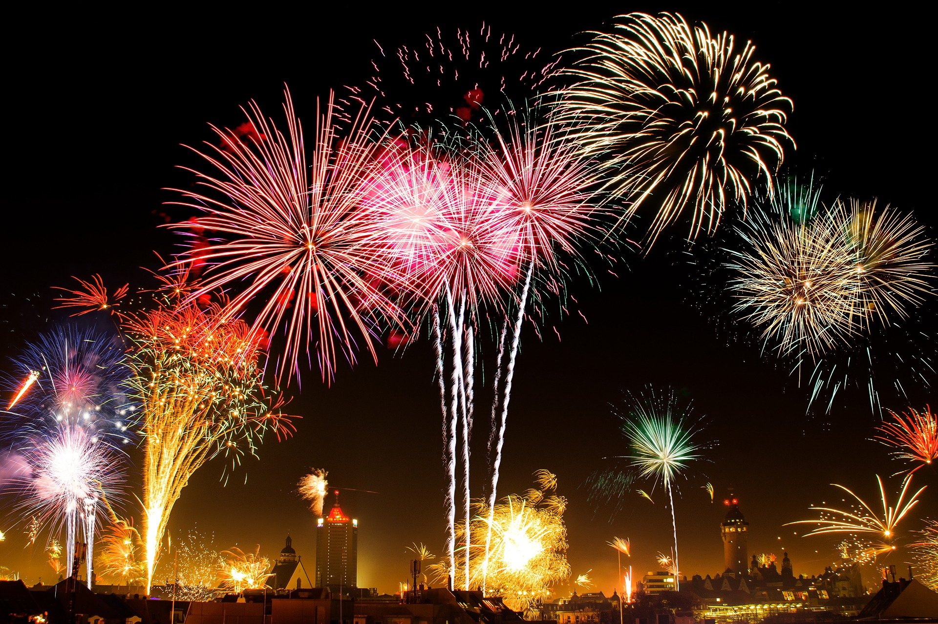 Retraite aux flambeaux, bal et feu d'artifice