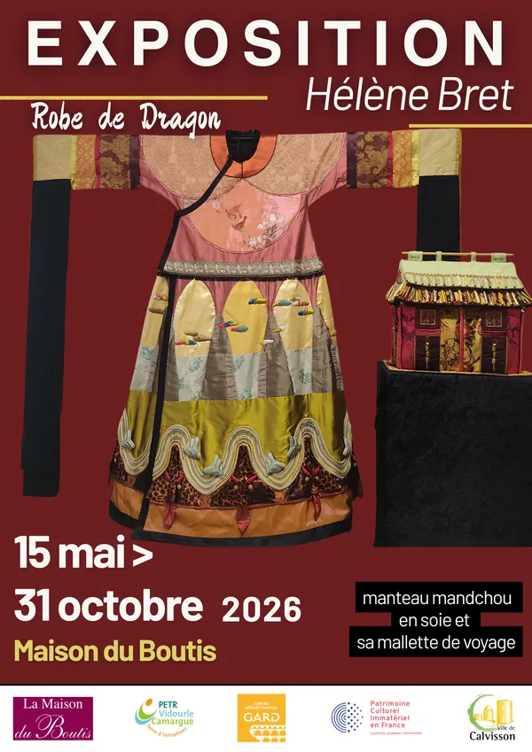 Exposition La robe De Dragon et sa mallette de voyage d’Hélène Bret.