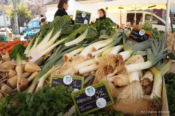 Marché hebdomadaire de St Paul Le Jeune
