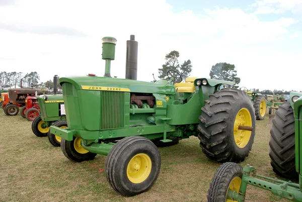 Fête d'été à Saint-Geneys-près-Saint-Paulien : mécaniques anciennes