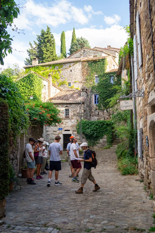 Visite guidée : Naves, de calades en fossiles