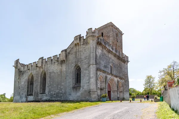 Visite de l’Église fortifiée d'Esnandes