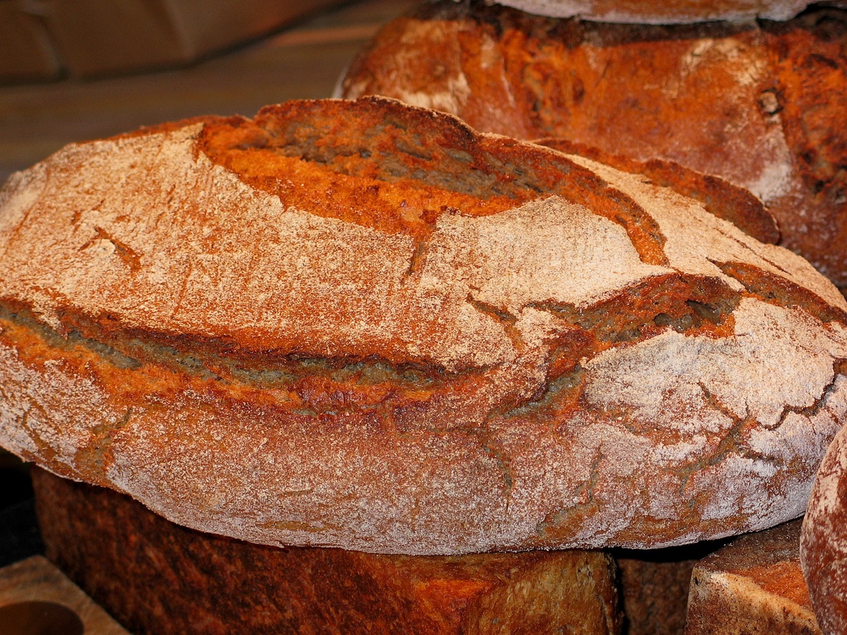 Vente de pain cuit au four banal