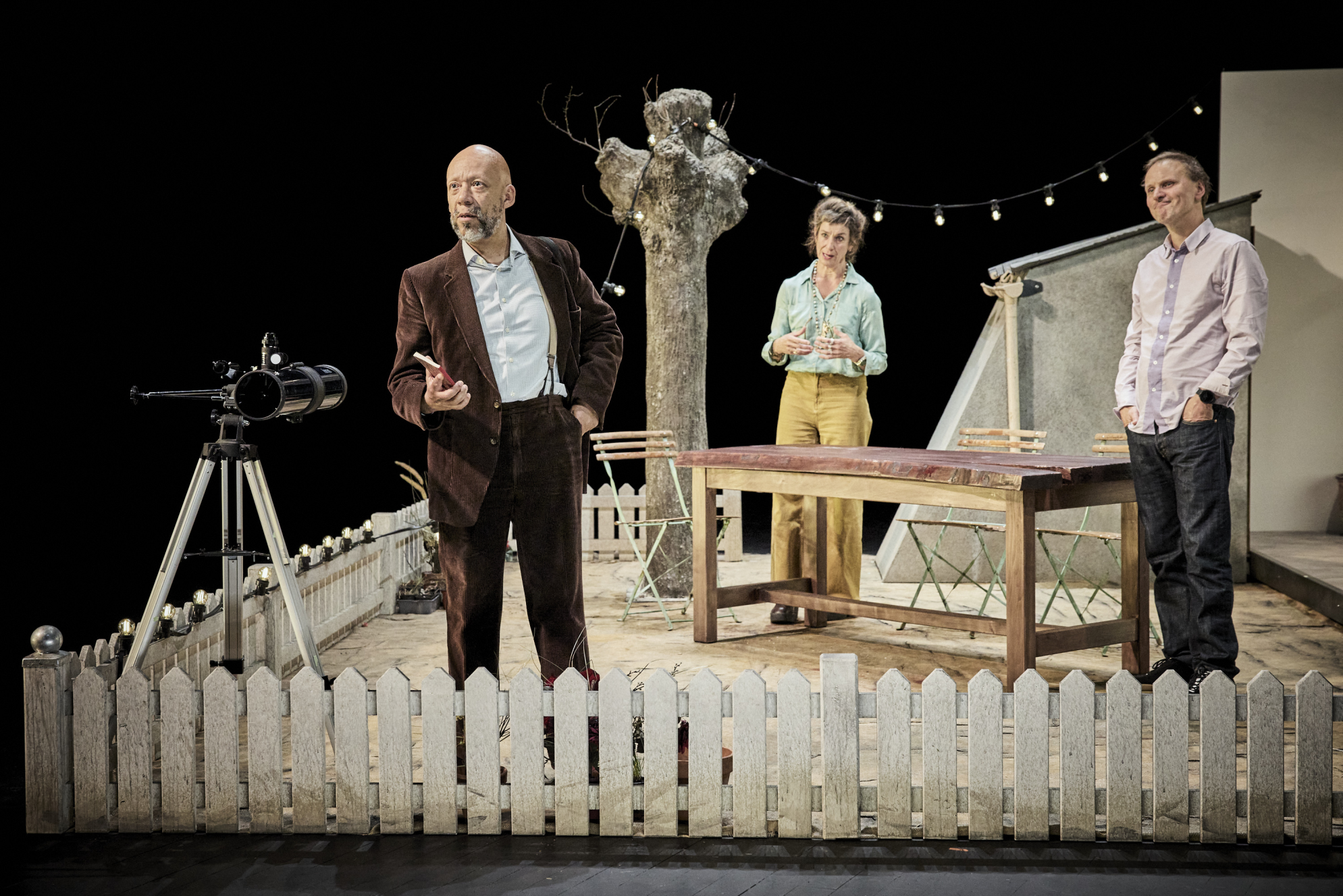 Théâtre : A condition d'avoir une table dans un jardin