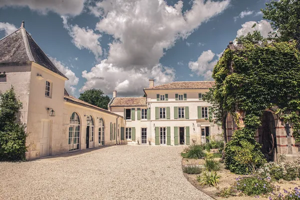 Visite du chai et de la distillerie | Maison Brillet