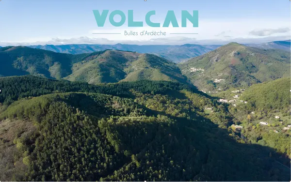 Volcan Bulles d'Ardèche : Randonnée autour du volcan & visite de la source et de la production d'eau minérale gazeuse