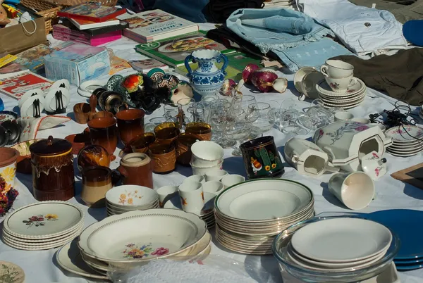 Salon des livres et Broc à Brac Manot