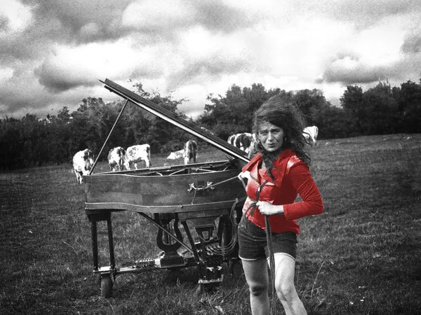 Concert de "La Pianiste Rouge" (chansons à gros textes)