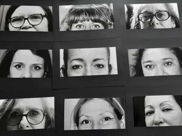 Exposition : Regards de femmes