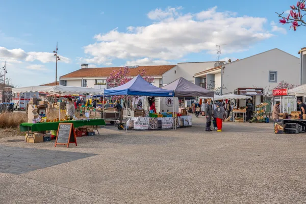 Marché de la Pommeraie à Périgny