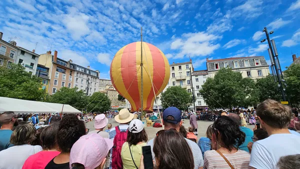 Reconstitution historique du premier envol de montgolfière