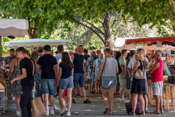 Le petit marché de Meyras
