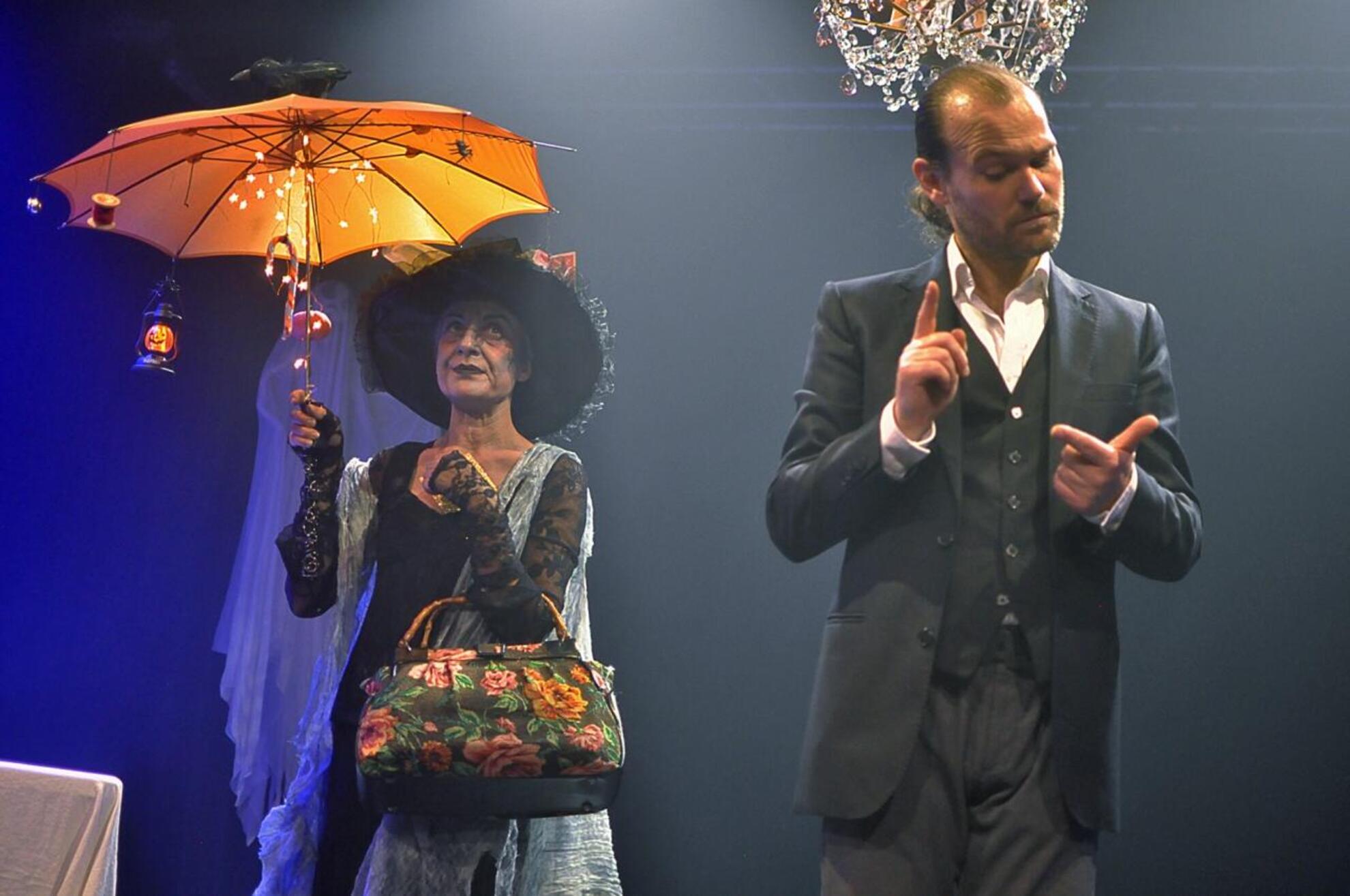 Le bal des fantômes - La sorcière et le magicien