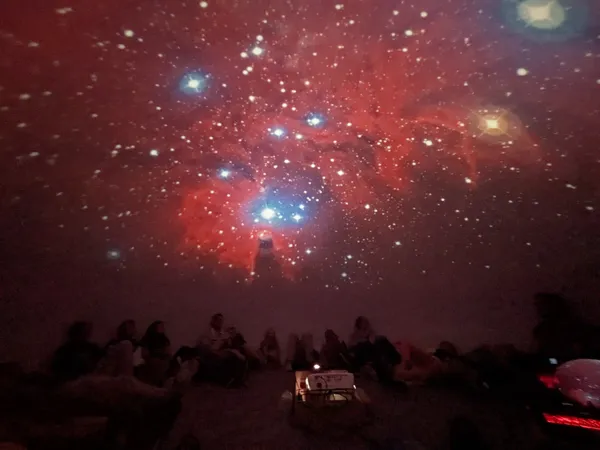 Projection commentée dans le planétarium « La voute céleste et ses galaxies»