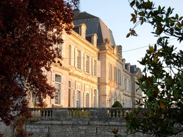 Visite guidée de la distillerie et des chais - Château de Plassac