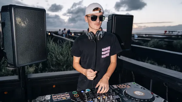Soirée dansante : Le Hot Local – DJ SKOUSS, set house