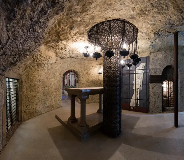 Visite découverte du cachot de saint Pothin et de la crypte des martyrs de Lyon